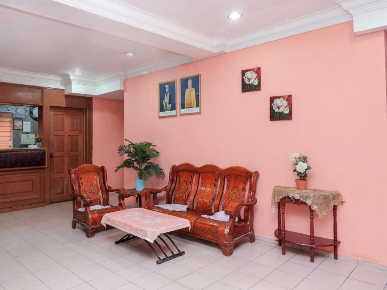 Hotel Tiara Chukai Bagian luar foto