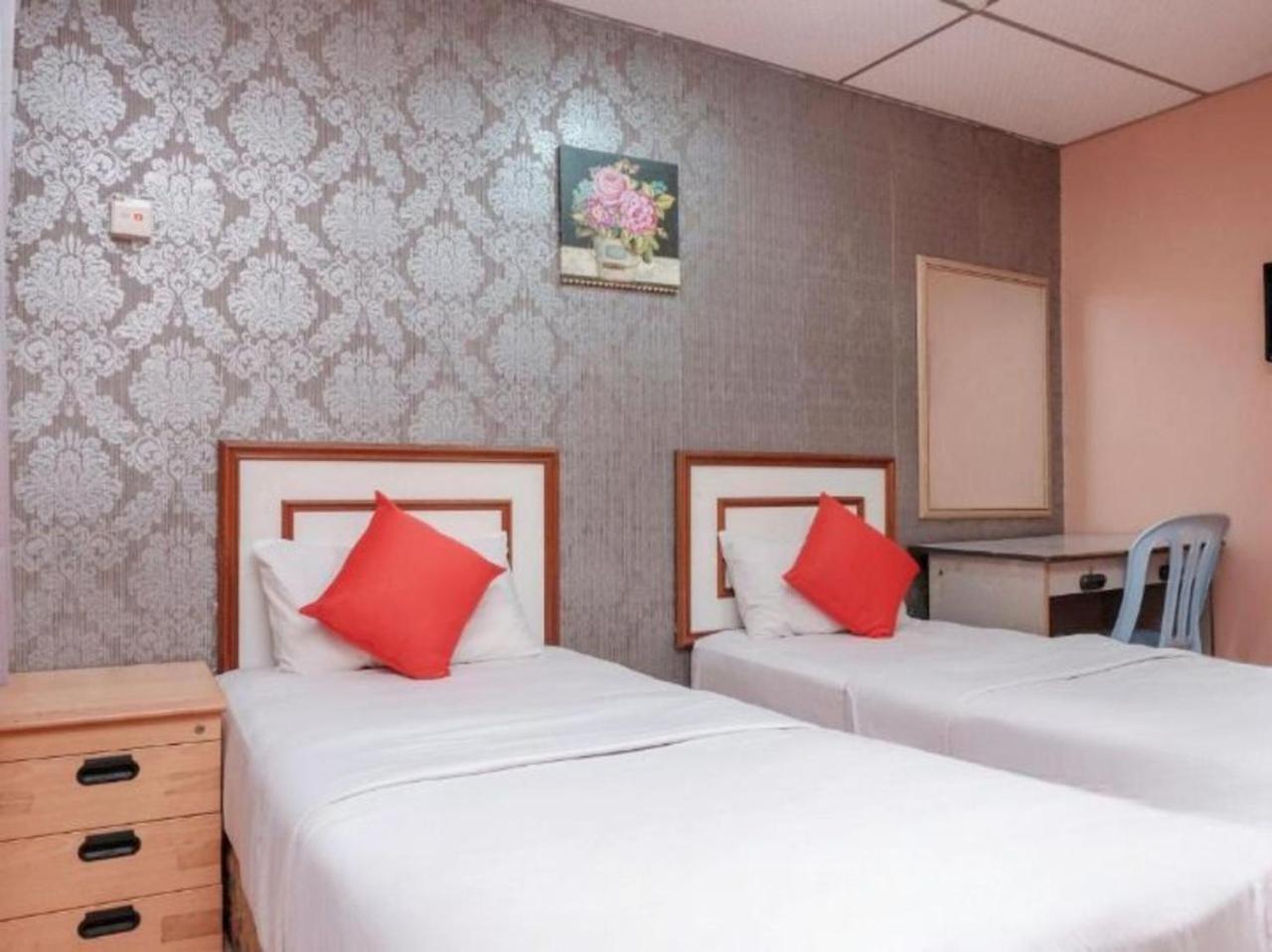 Hotel Tiara Chukai Bagian luar foto